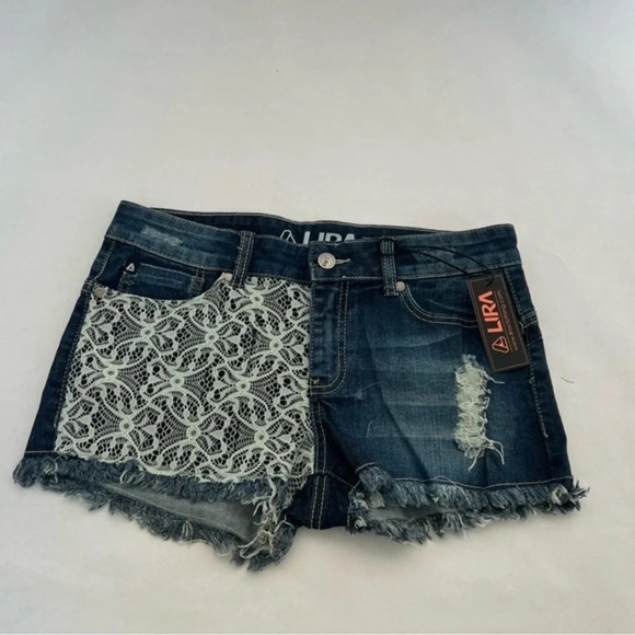 LIRA Shorts Womens Juniors 5 Denim Crochet Distressed Jeans NWT - Picture 1 of 6
